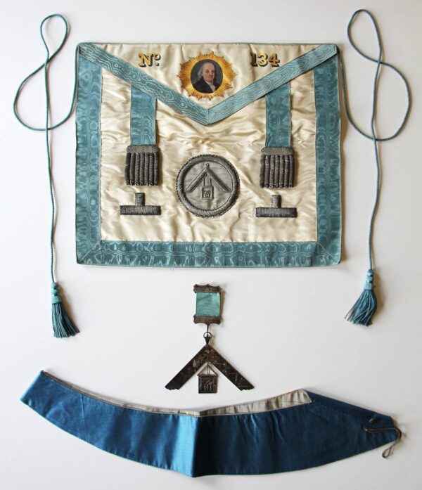 Masonic Apron, Neck sash & Medal of U.S mint - California gold